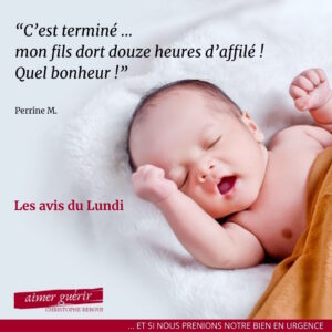 Un nouveau-né endormi paisiblement sur le dos, la bouche légèrement entrouverte, reposant sur une couverture blanche duveteuse. Le texte du témoignage de Perrine M. est écrit en haut à gauche, accompagné de la mention "Les avis du Lundi" en rouge. Le logo "aimer guérir" est visible en bas à gauche.