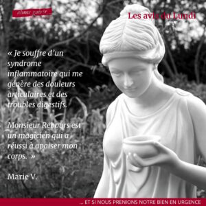 Une photographie en noir et blanc montrant une statue classique d'une femme drapée tenant un petit bol dans ses mains. Elle se trouve dans un jardin avec de la végétation en arrière-plan. Le texte du témoignage de Marie V. est écrit en blanc à gauche, accompagné de la mention « Les avis du Lundi » en rouge en haut à droite. Le logo « aimer guérir » est visible en haut à gauche.