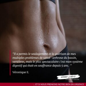Très gros plan sur le ventre d'une personne en tenue de sport noire, montrant des gouttes de sueur sur la peau. Le témoignage de Véronique E. est inscrit en blanc en bas à gauche, et le logo « aimer guérir » apparaît en bas à droite.